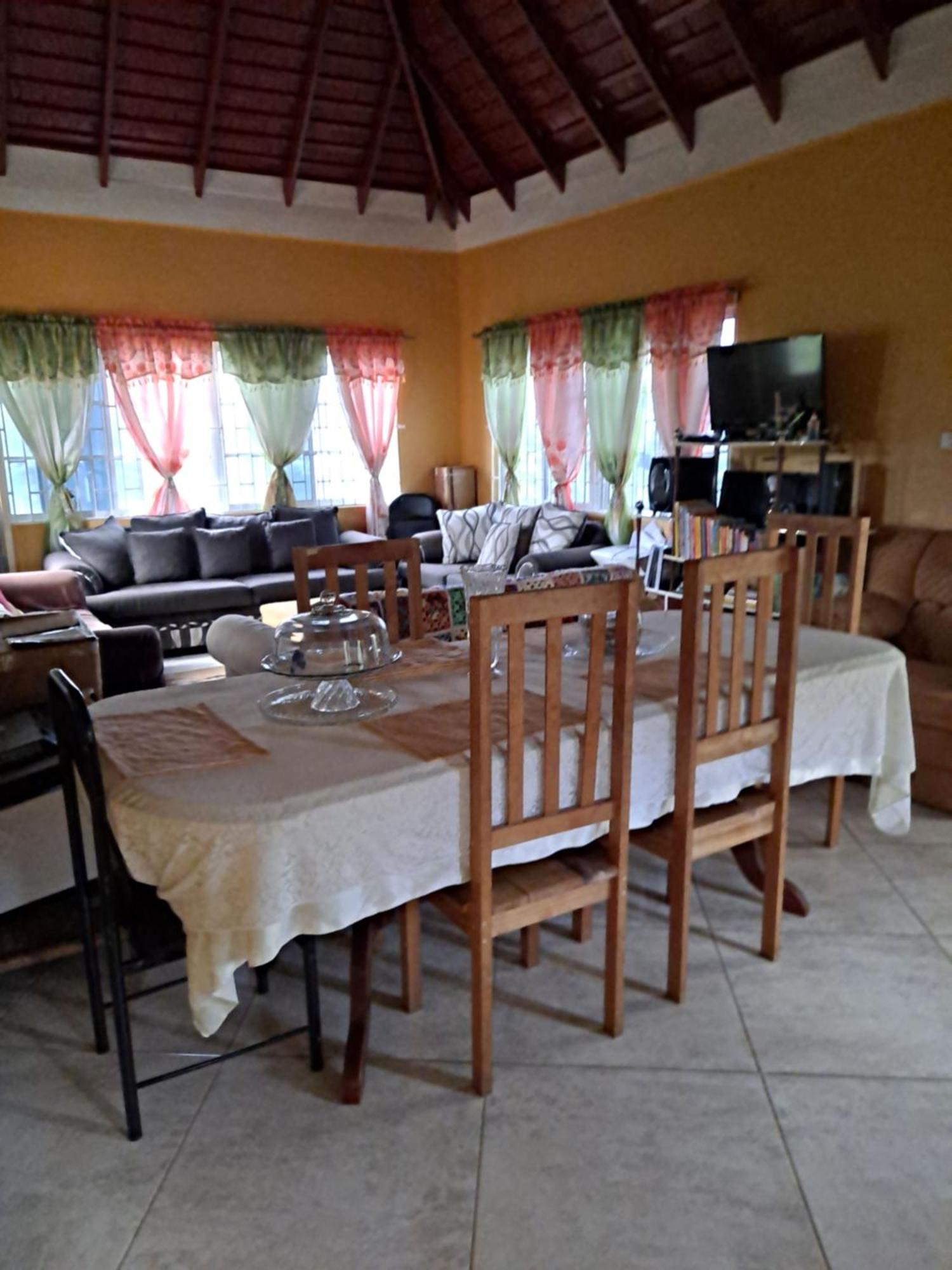 Chaudhry Second Floor Single Suite مونتيغو باي المظهر الخارجي الصورة